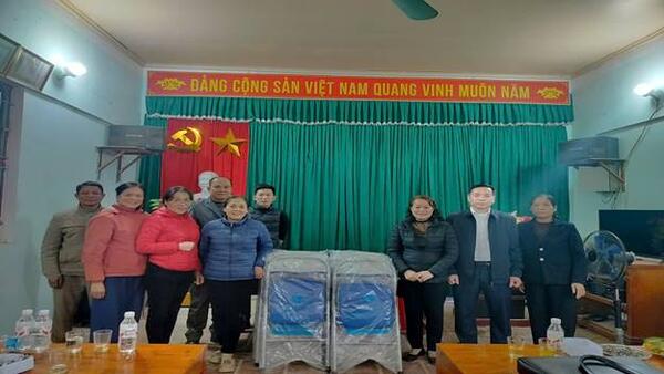 ĐỒNG CHÍ HỨA VĂN CƯỜNG BÍ THƯ ĐẢNG ỦY TRỰC TIẾP XUỐNG CƠ SỞ CHỈ ĐẠO ĐỔI MỚI SINH HOẠT ĐẢNG BỘ NA DƯƠNG THEO CHỈ THỊ 50-CT/TW