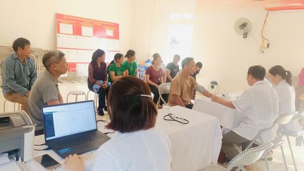 TRẠM Y TẾ XÃ NA DƯƠNG TỔ CHỨC KHÁM, TƯ VẤN CÁC PHÒNG, TRÁNH CÁC LOẠI BỆNH THƯỜNG GẶP CHO NHÂN DÂN