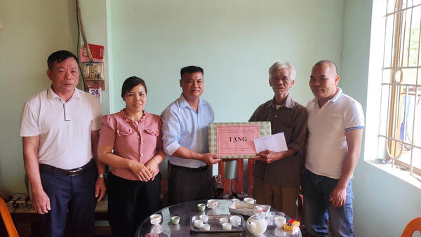 Thăm, tặng quà nhân dịp kỷ niệm 78 năm Ngày Thương binh, liệt sĩ