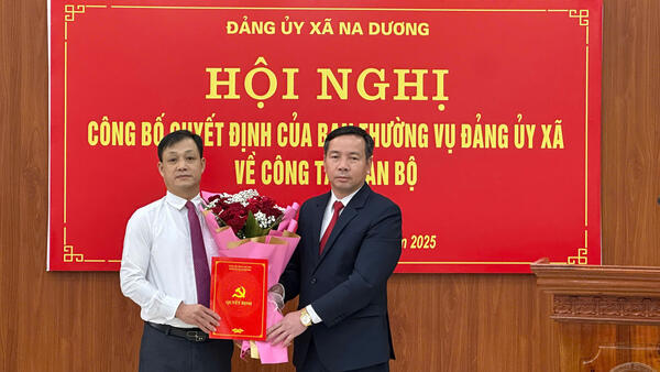 ĐẢNG ỦY XÃ NA DƯƠNG TỔ CHỨC HỘI NGHỊ CÔNG BỐ QUYẾT ĐỊNH VỀ CÔNG TÁC CÁN BỘ