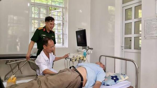 ĐOÀN 338 KHÁM BỆNH, CẤP PHÁT THUỐC MIỄN PHÍ CHO CÁC ĐỐI TƯỢNG CHÍNH SÁCH TẠI XÃ NA DƯƠNG