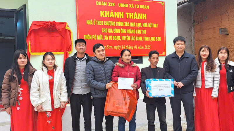 KHÁNH THÀNH NHÀ THEO CHƯƠNG TRÌNH XÓA NHÀ TẠM, NHÀ DỘT NÁT